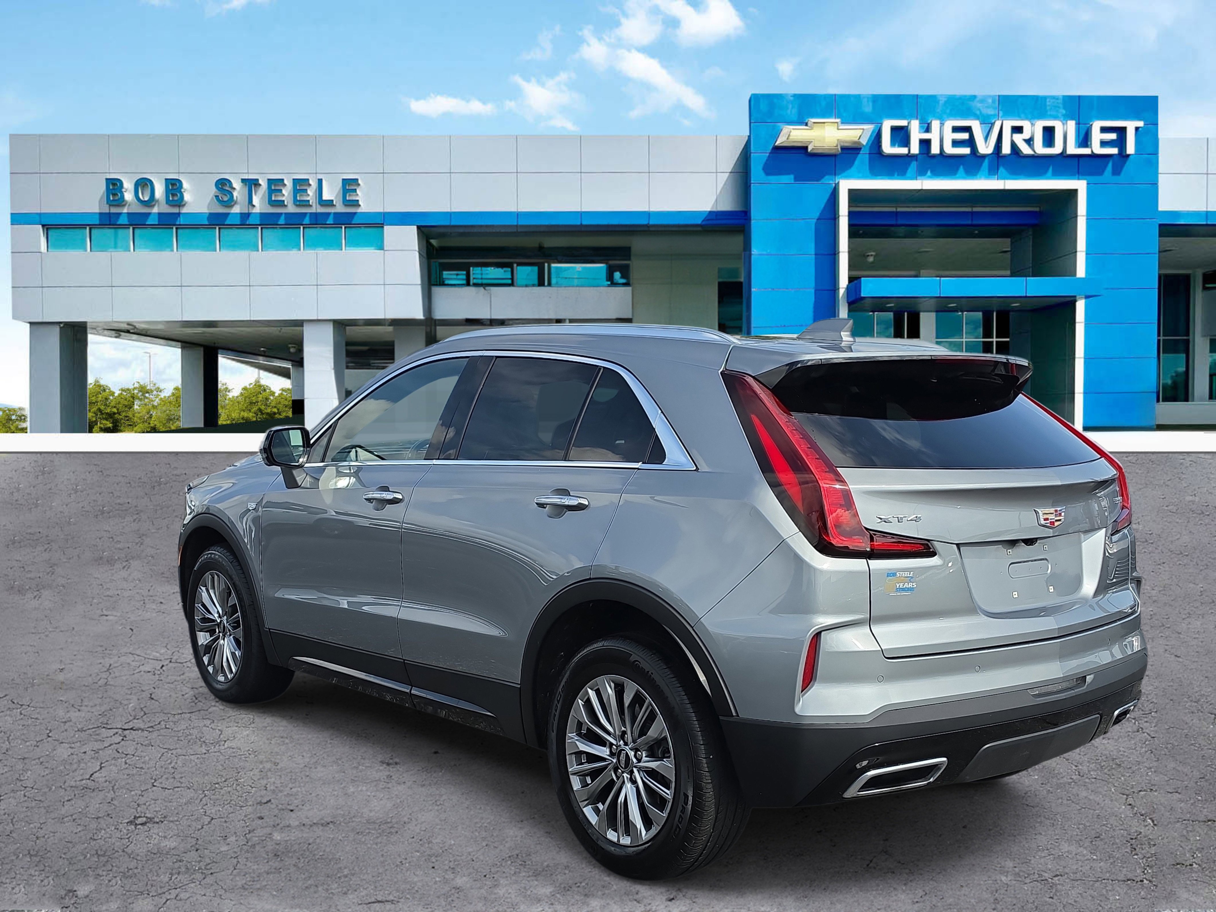 Used 2025 Cadillac XT4 Premium Luxury FWD image 3