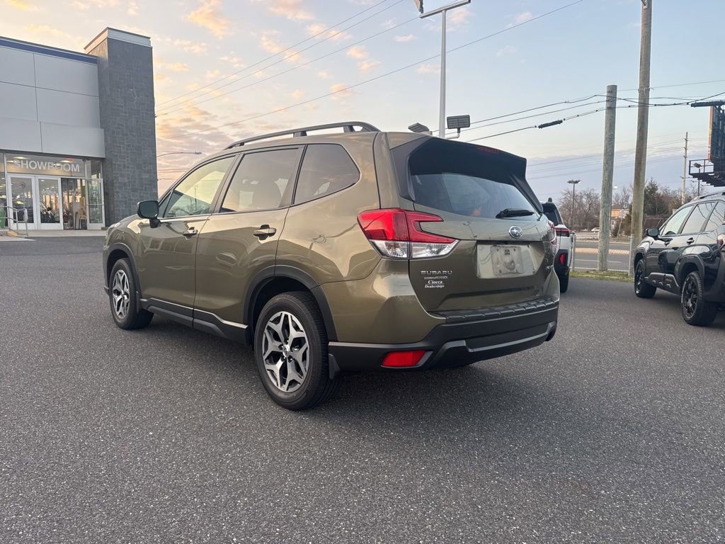 Used 2023 Subaru Forester Premium image 11