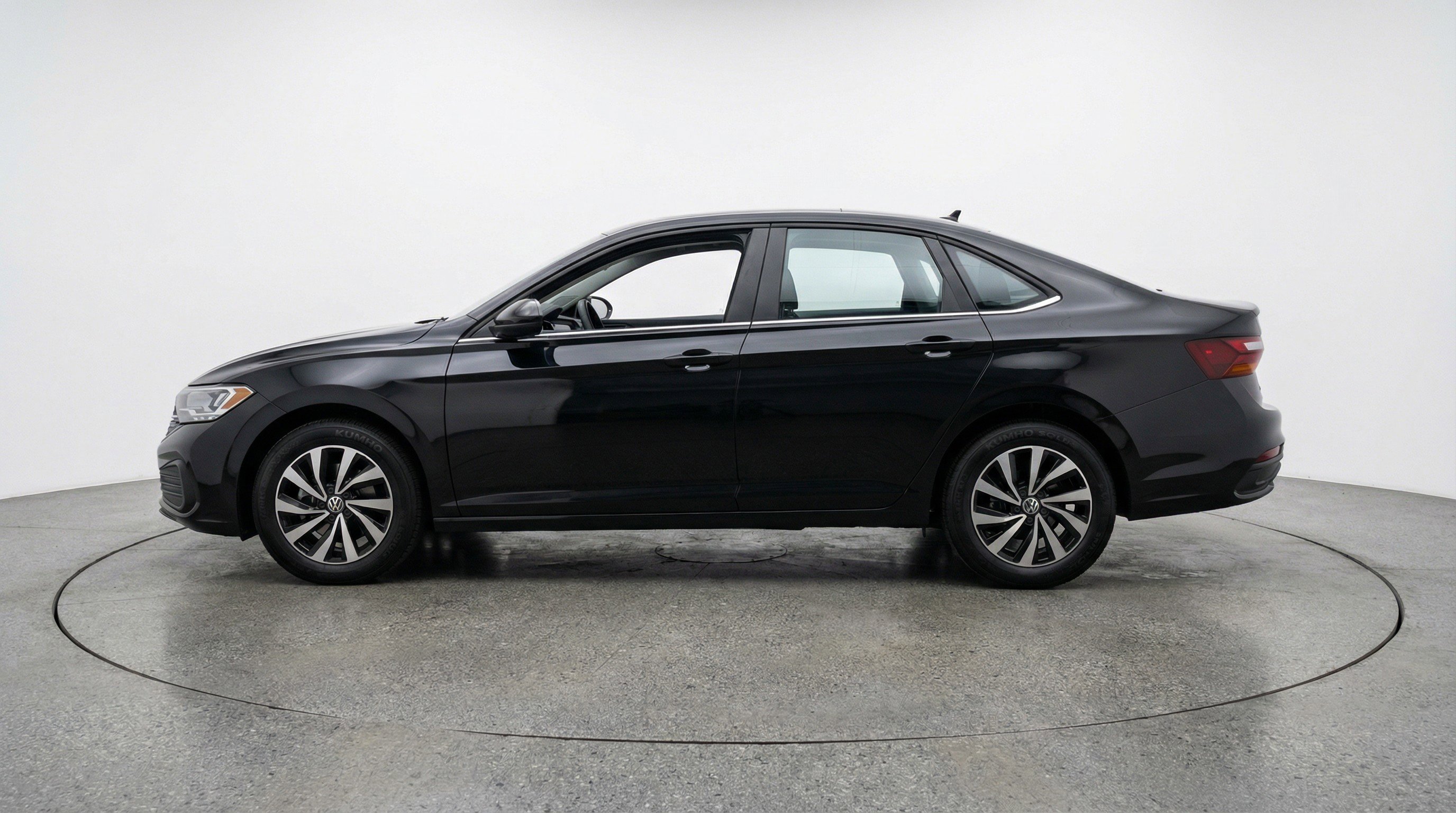 Used 2025 Volkswagen Jetta SE FWD image 5