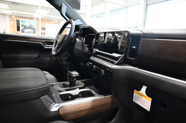 New 2026 Chevrolet Silverado 1500 High Country w/ High Country Premium Package AWD/4WD image 16