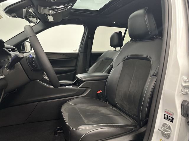 Used 2023 Jeep Grand Cherokee Altitude image 15