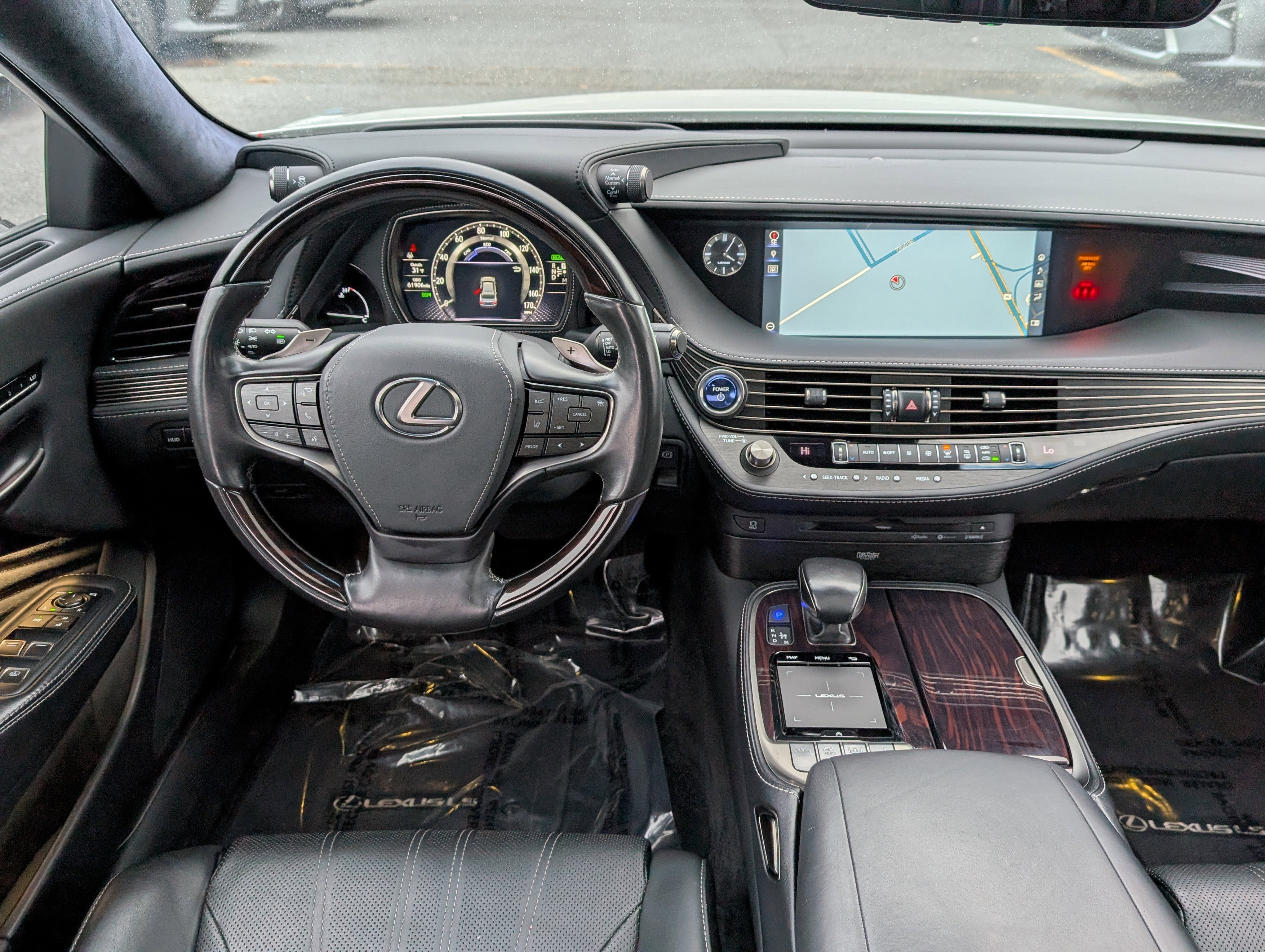 Used 2020 Lexus LS 500h AWD w/ Luxury Package image 18