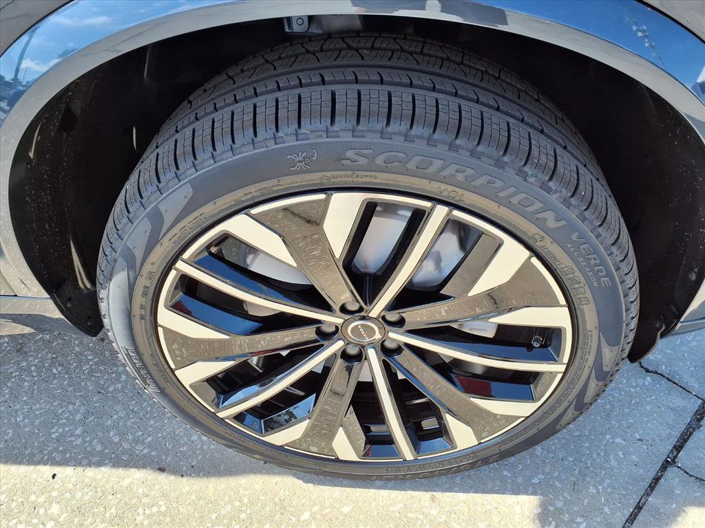 New 2026 Volvo XC90 B6 Plus w/ Protection Package Premier image 9