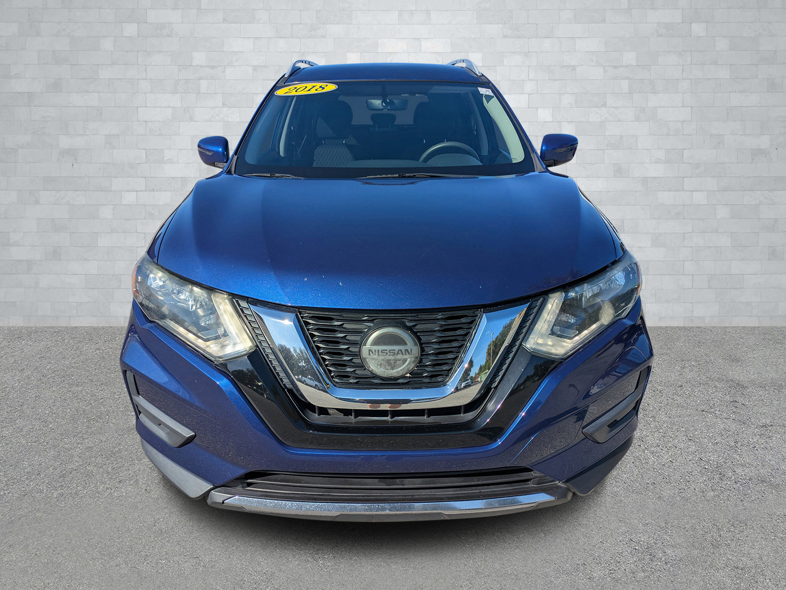 Used 2018 Nissan Rogue SV image 3