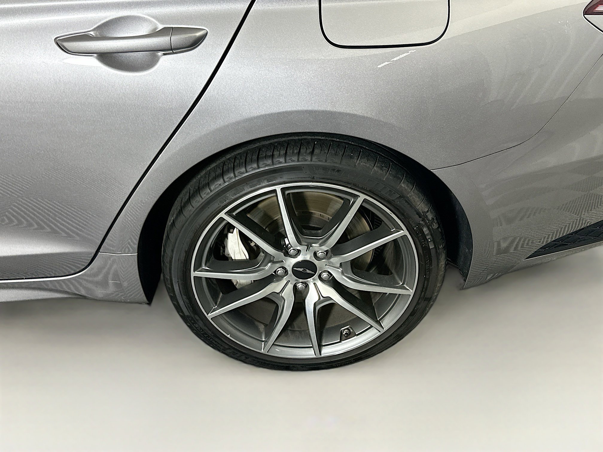 Used 2025 Genesis G70 2.5T image 11