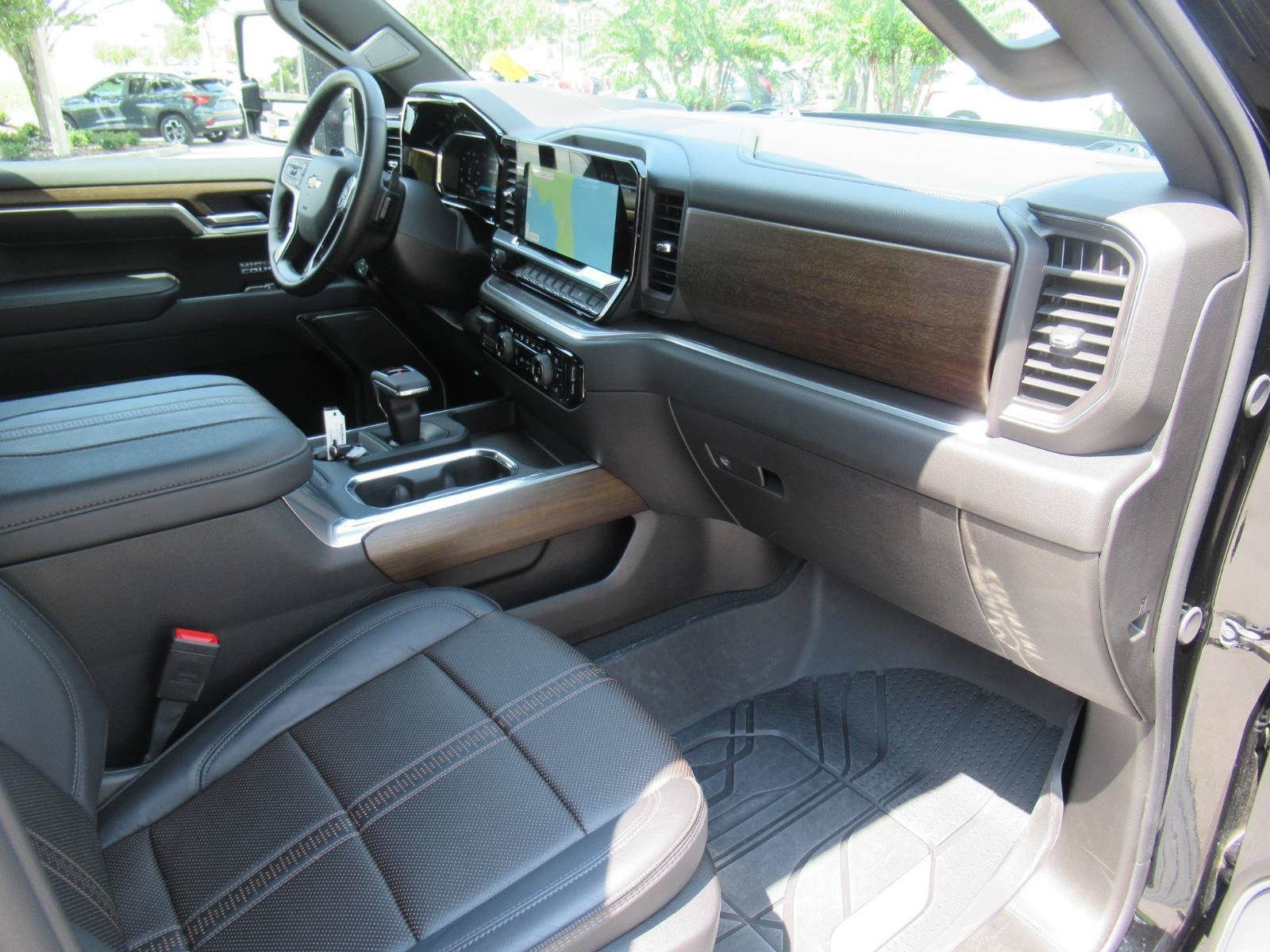 Used 2026 Chevrolet Silverado 1500 High Country w/ High Country Premium Package AWD/4WD image 12