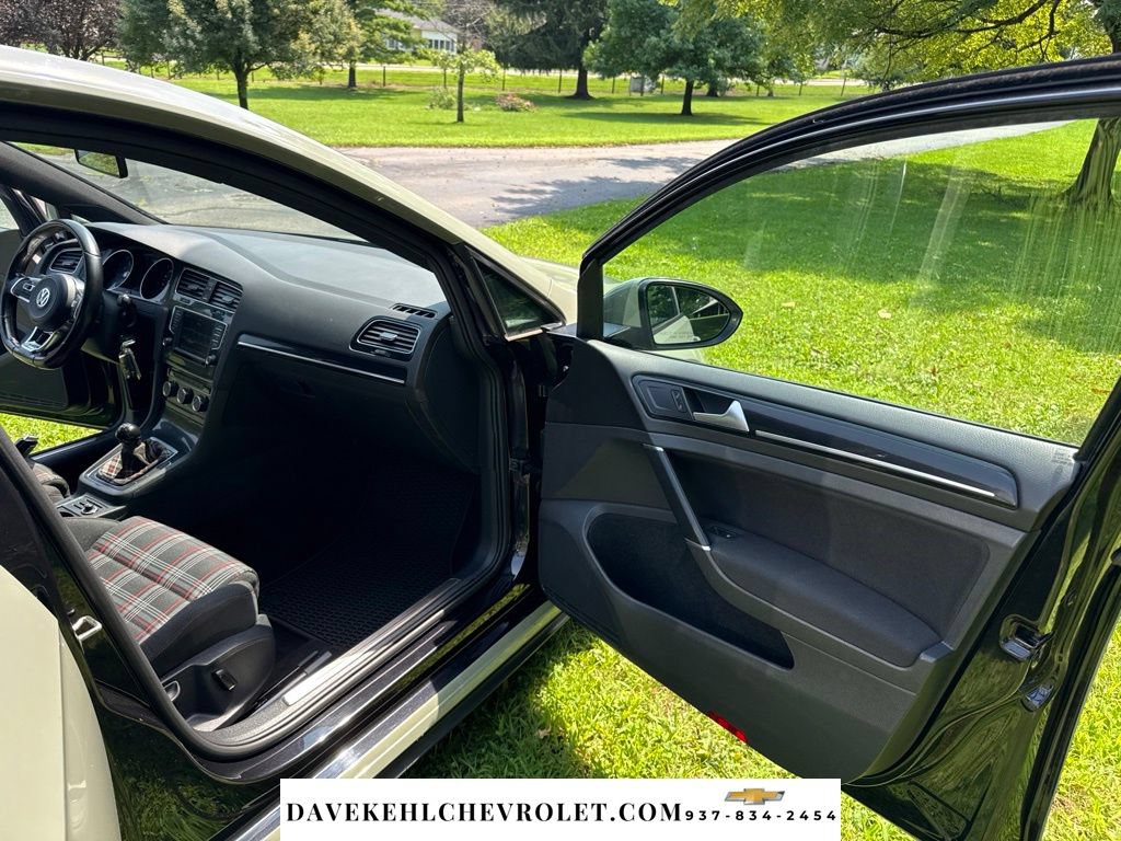 Used 2017 Volkswagen Golf 4-Door FWD image 26