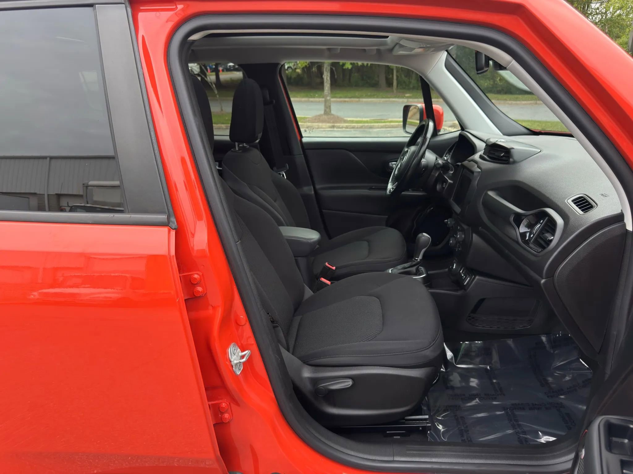 Used 2018 Jeep Renegade Altitude w/ UConnect 8.4 Nav Group image 19