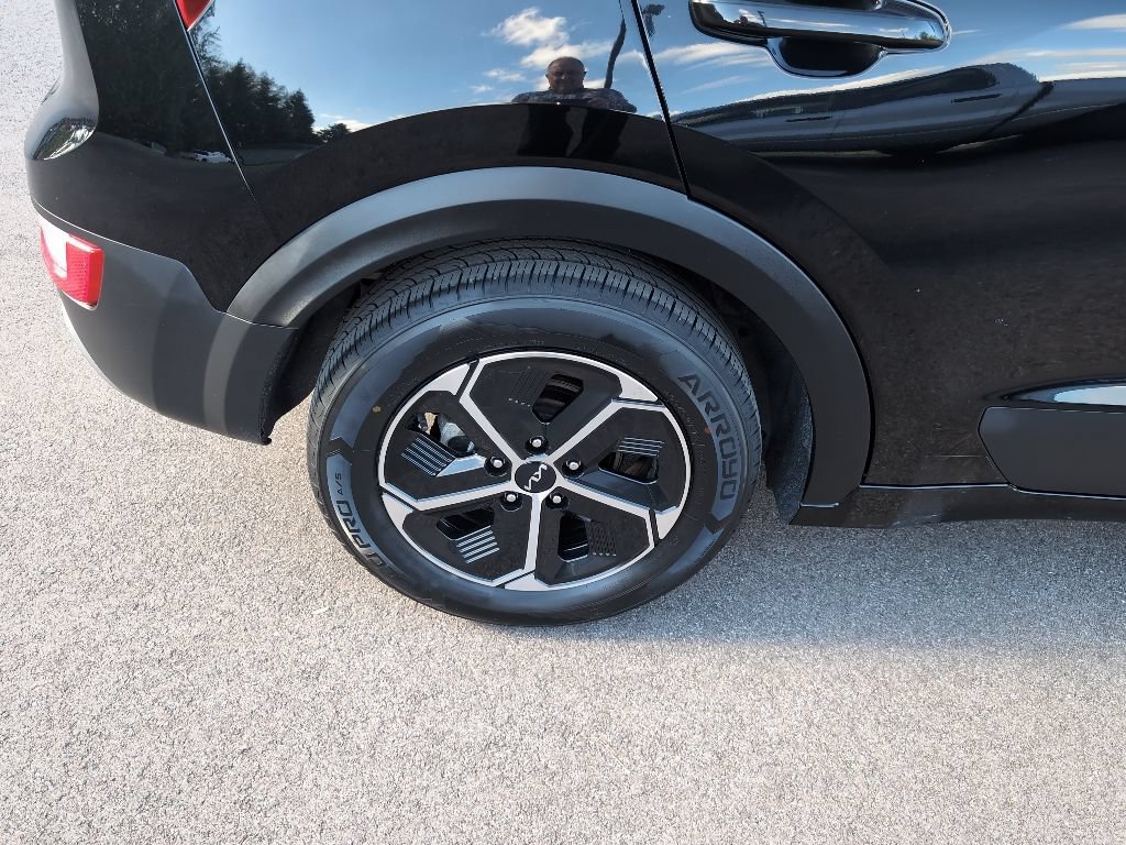 Used 2023 Kia Niro EX FWD image 4