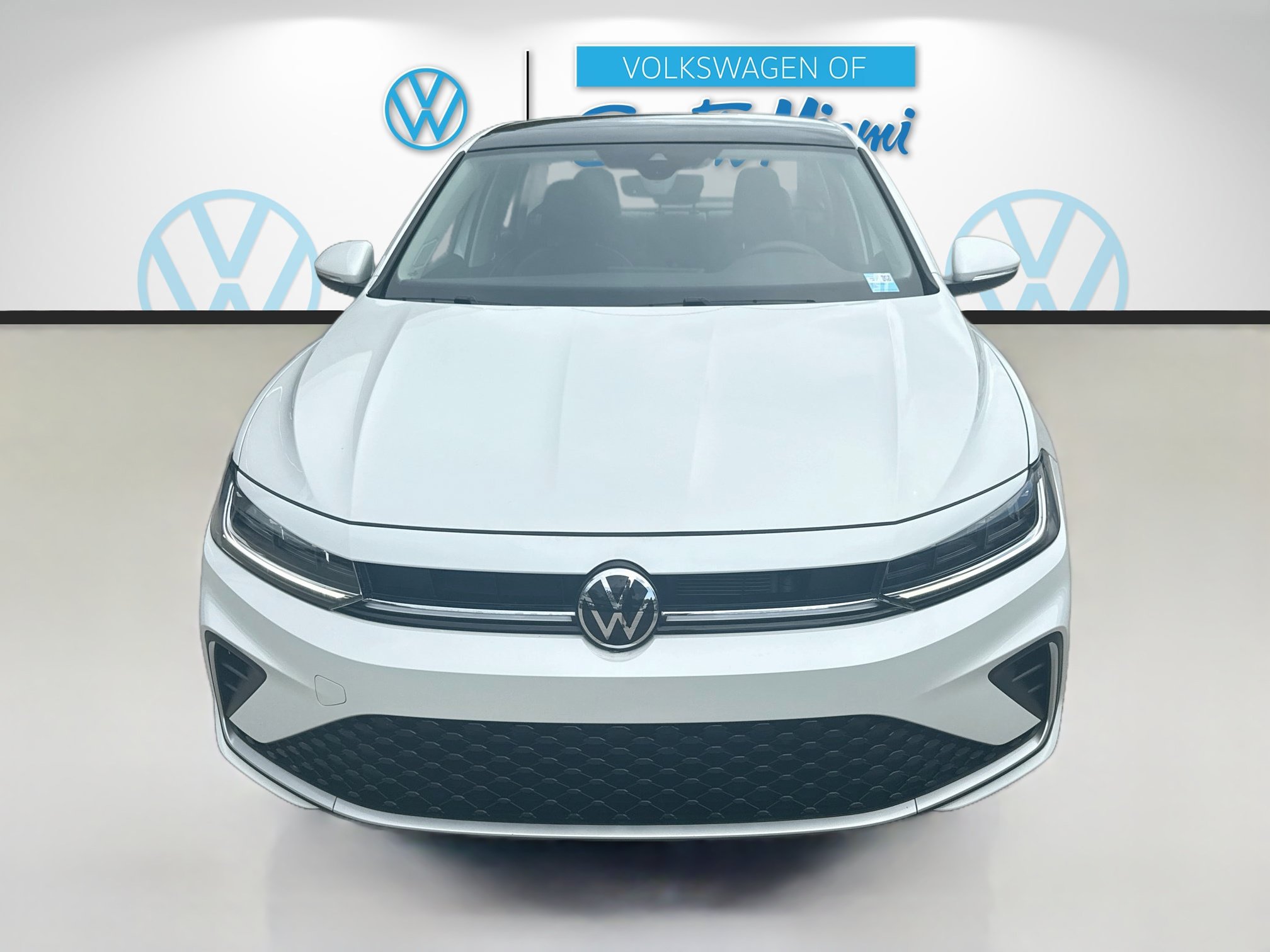Used 2025 Volkswagen Jetta SEL FWD image 2
