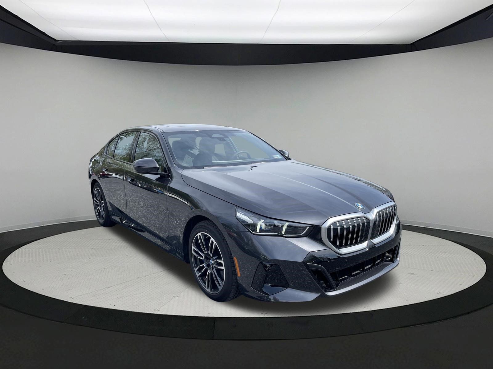 Certified 2026 BMW 530i xDrive w/ M Sport Package AWD/4WD image 3