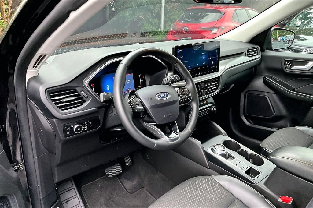 Used 2025 Ford Escape SE FWD image 14