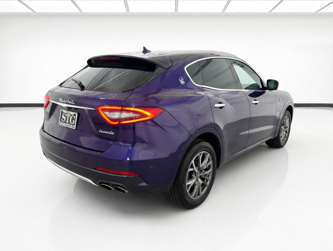 Used 2017 Maserati Levante w/ Luxury Package AWD/4WD image 4