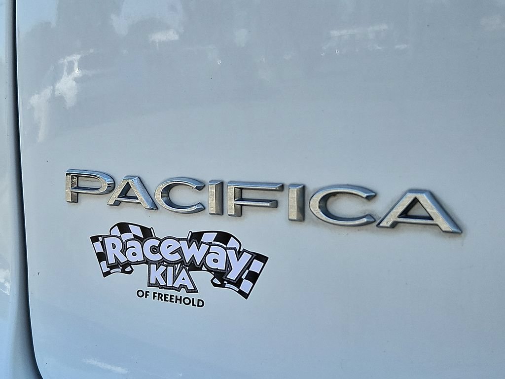Used 2022 Chrysler Pacifica Limited FWD image 36