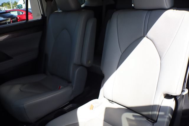 Used 2020 Toyota Highlander Limited FWD image 16
