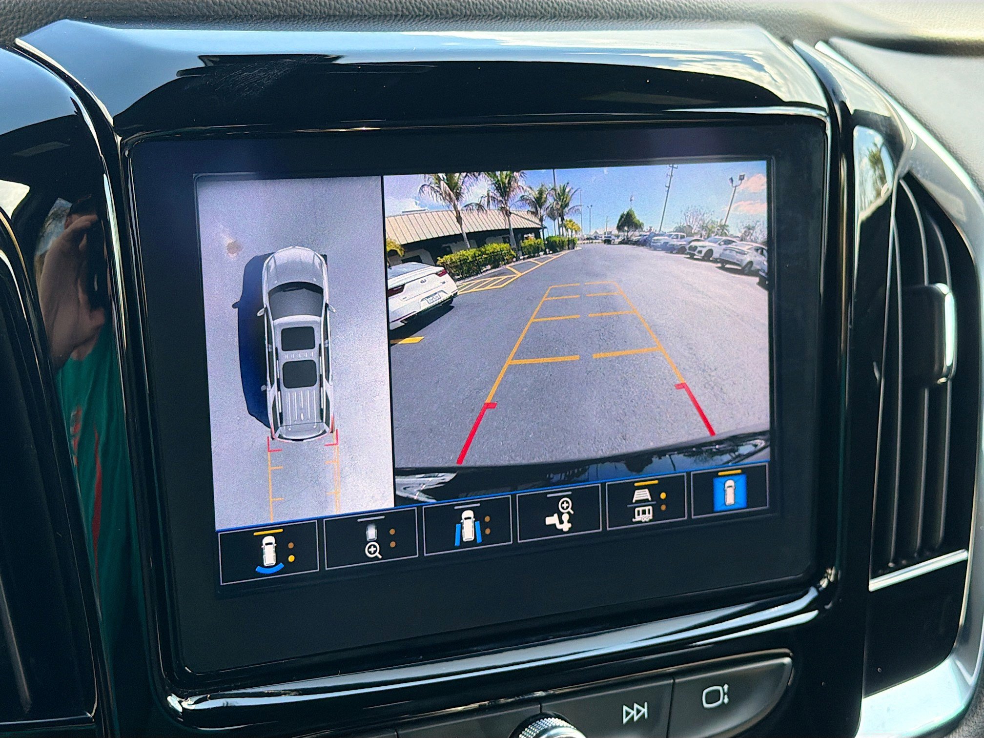 Used 2023 Chevrolet Traverse High Country image 37