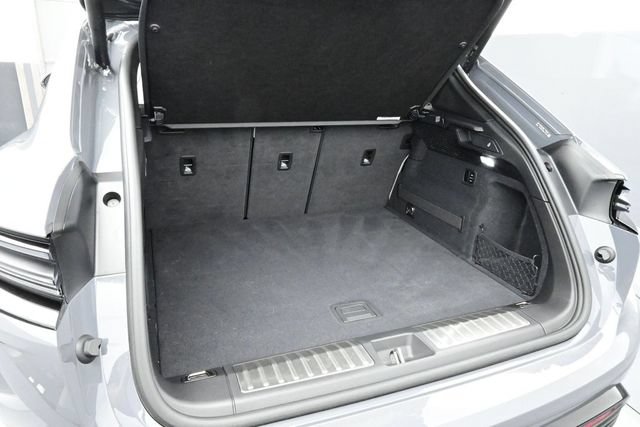 Certified 2025 Porsche Macan Turbo Electric AWD/4WD image 16