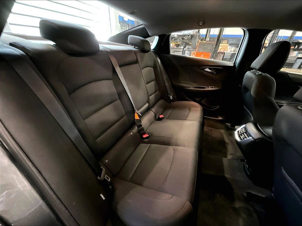 Used 2018 Chevrolet Malibu LT FWD image 16