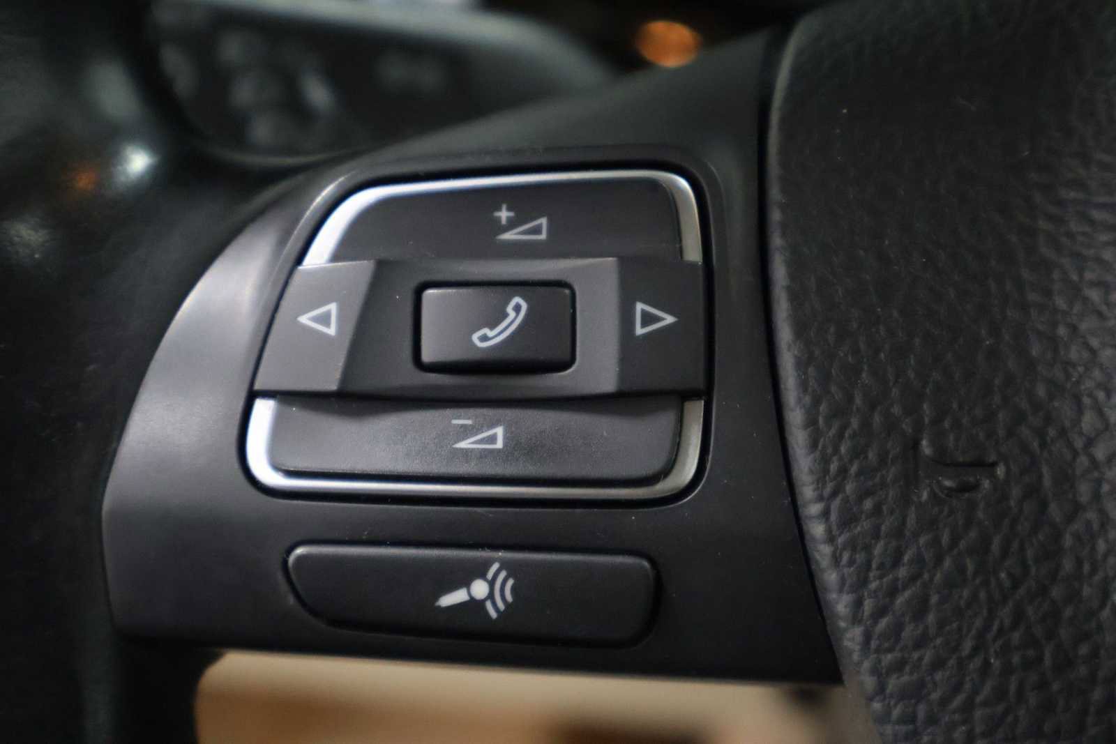 Used 2015 Volkswagen Passat TDI SEL Premium FWD image 24