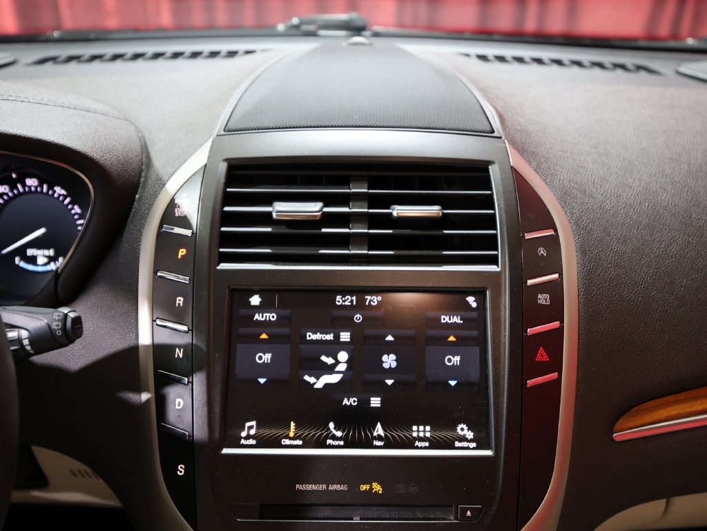 Used 2019 Lincoln MKC Select w/ Select Plus Package FWD image 17