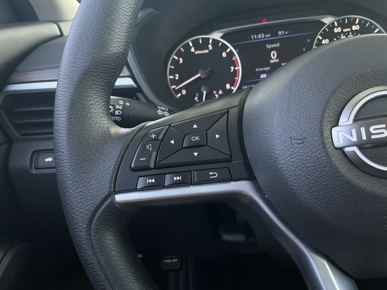 Used 2025 Nissan Altima 2.5 SV FWD image 29