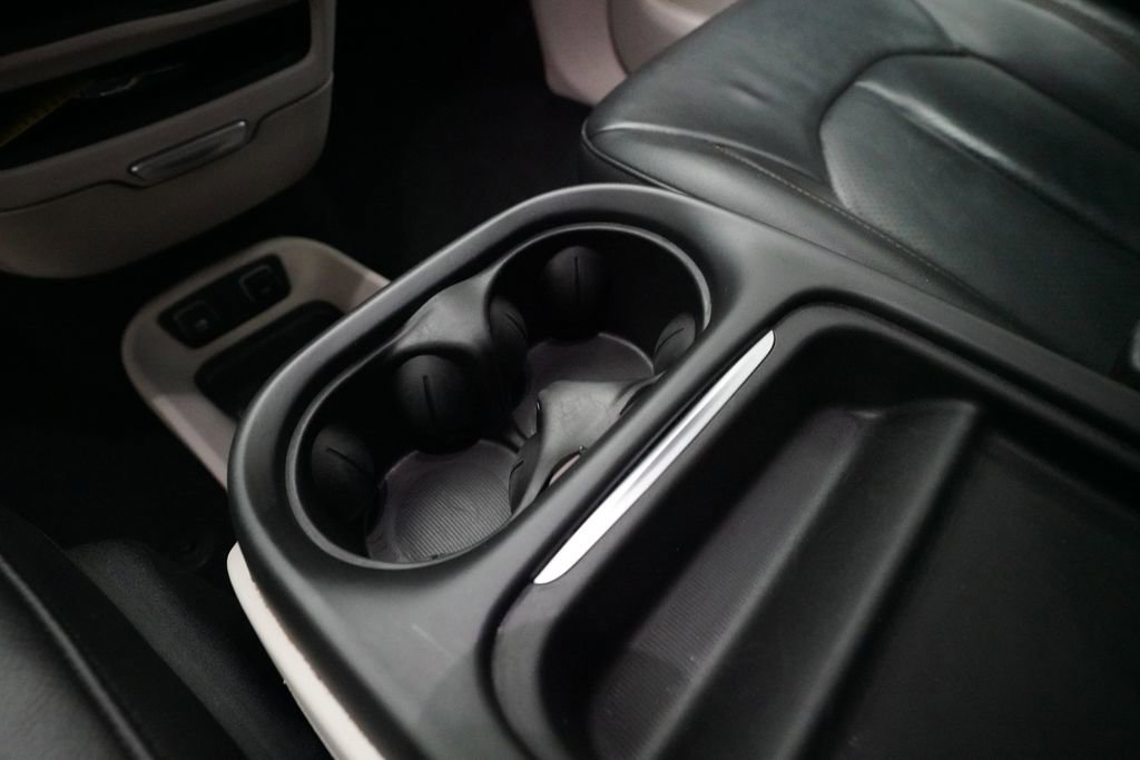 Used 2018 Chrysler Pacifica Touring-L w/ Premium Audio Group image 18