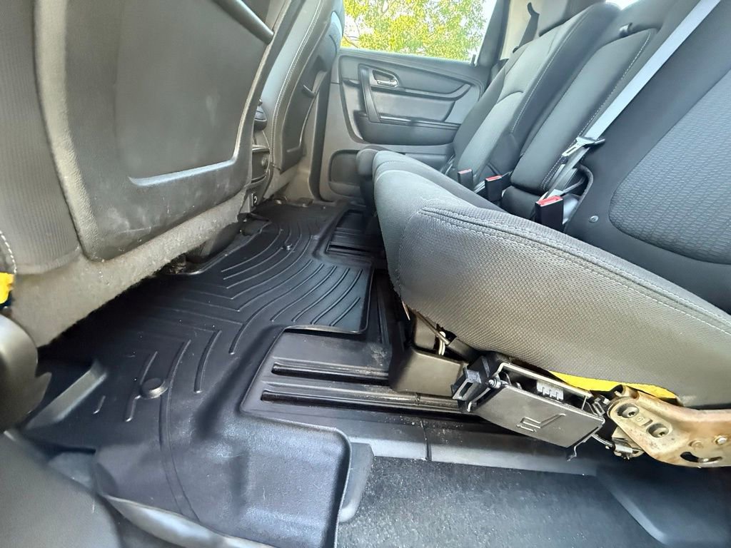 Used 2017 Chevrolet Traverse LT w/ Style and Technology Package image 27