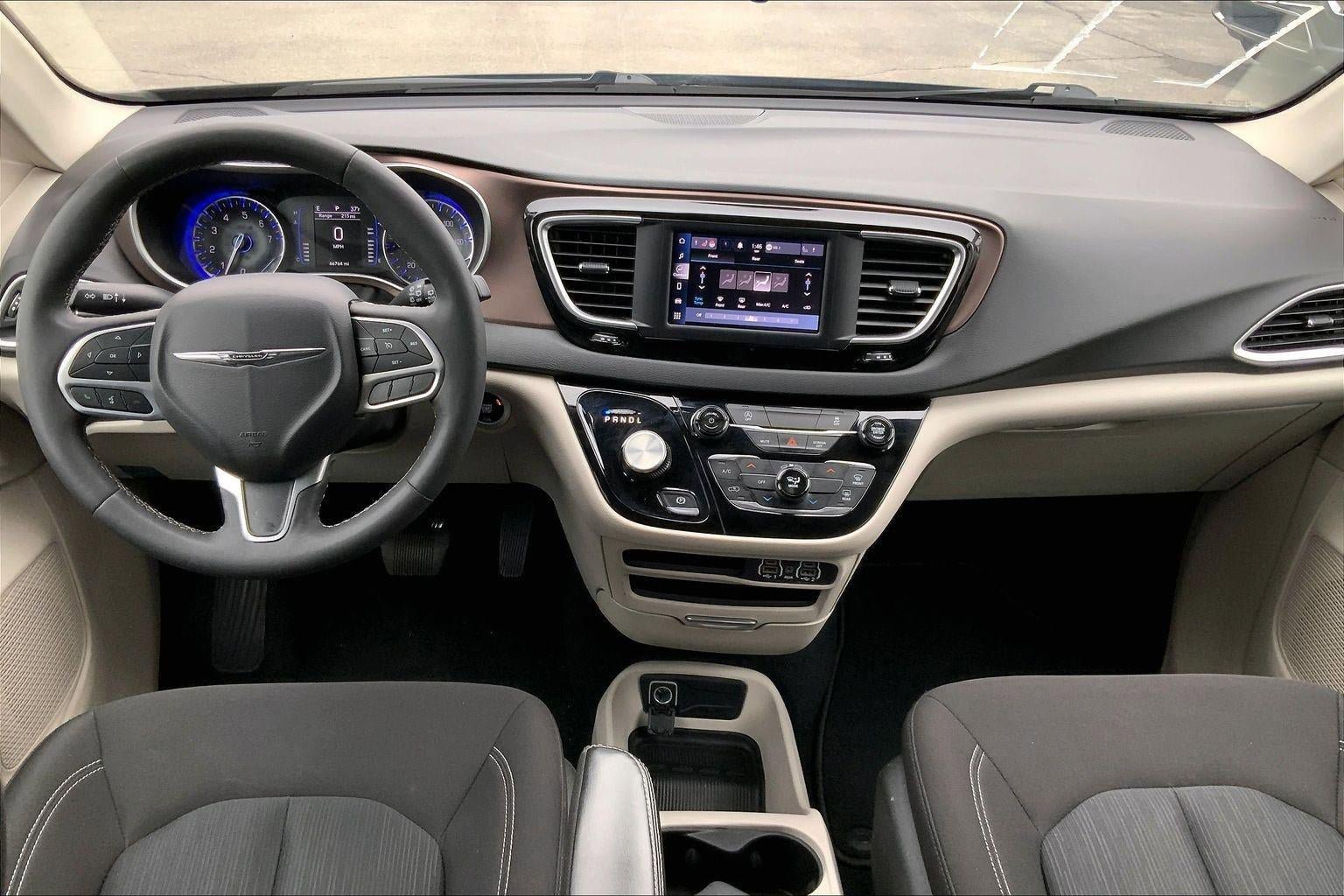 Used 2024 Chrysler Voyager LX image 13
