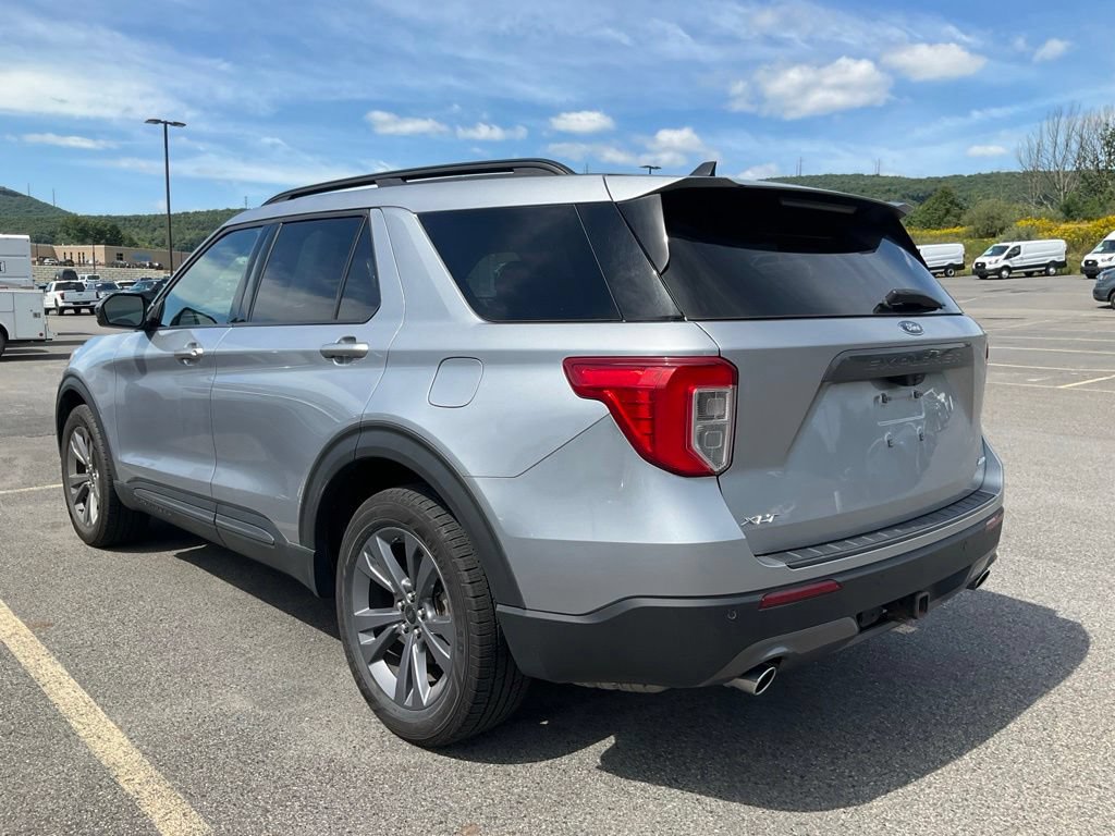 Used 2022 Ford Explorer XLT w/ Equipment Group 202A AWD/4WD image 29
