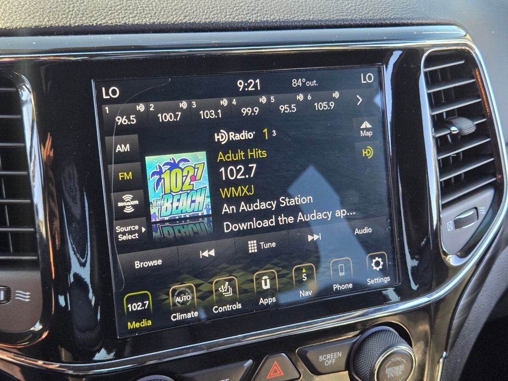 Used 2021 Jeep Grand Cherokee Laredo X image 20