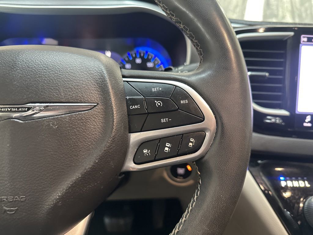 Used 2022 Chrysler Pacifica Touring-L image 20