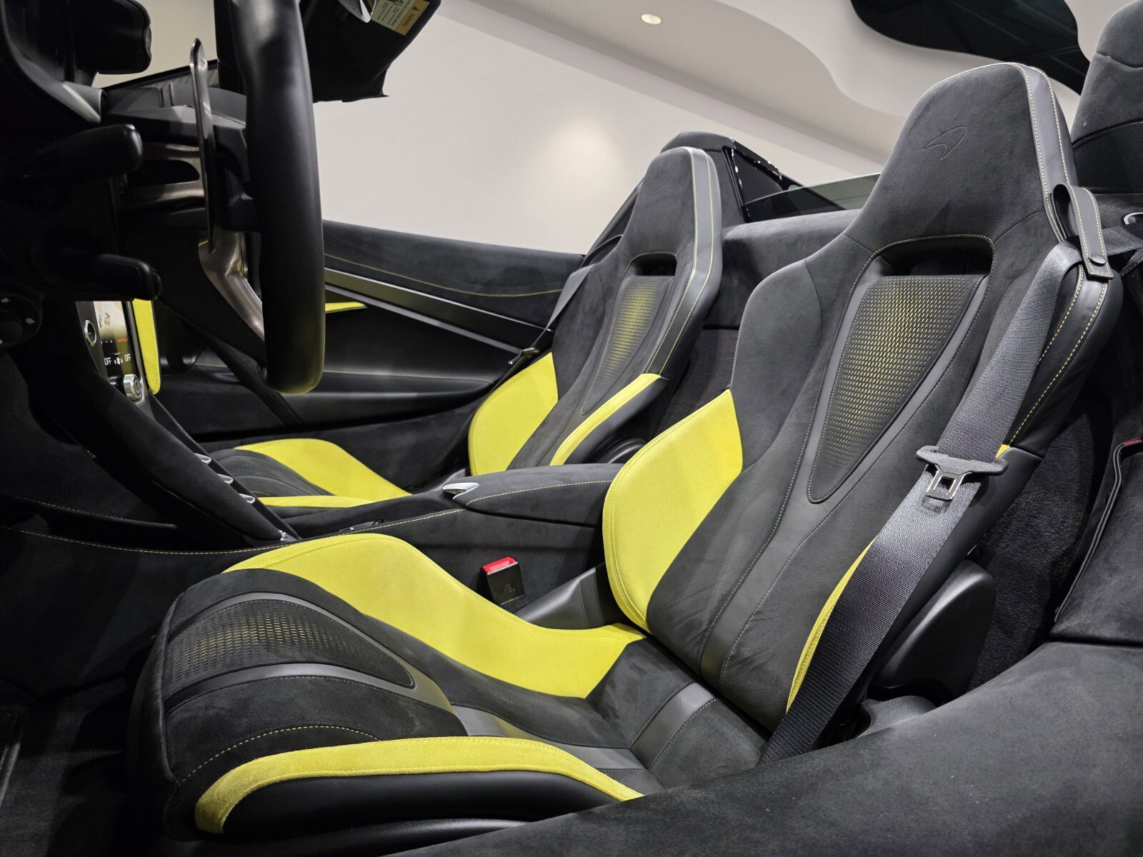 Used 2025 McLaren 750S Spider image 8