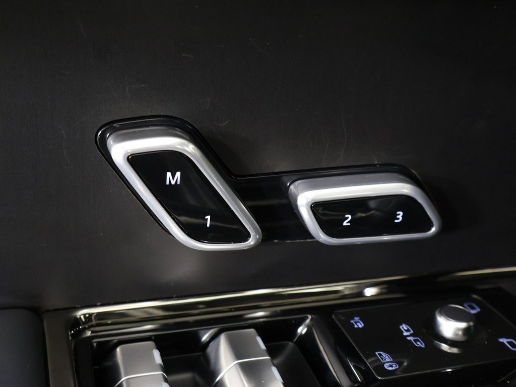 Used 2023 Land Rover Range Rover SV image 36