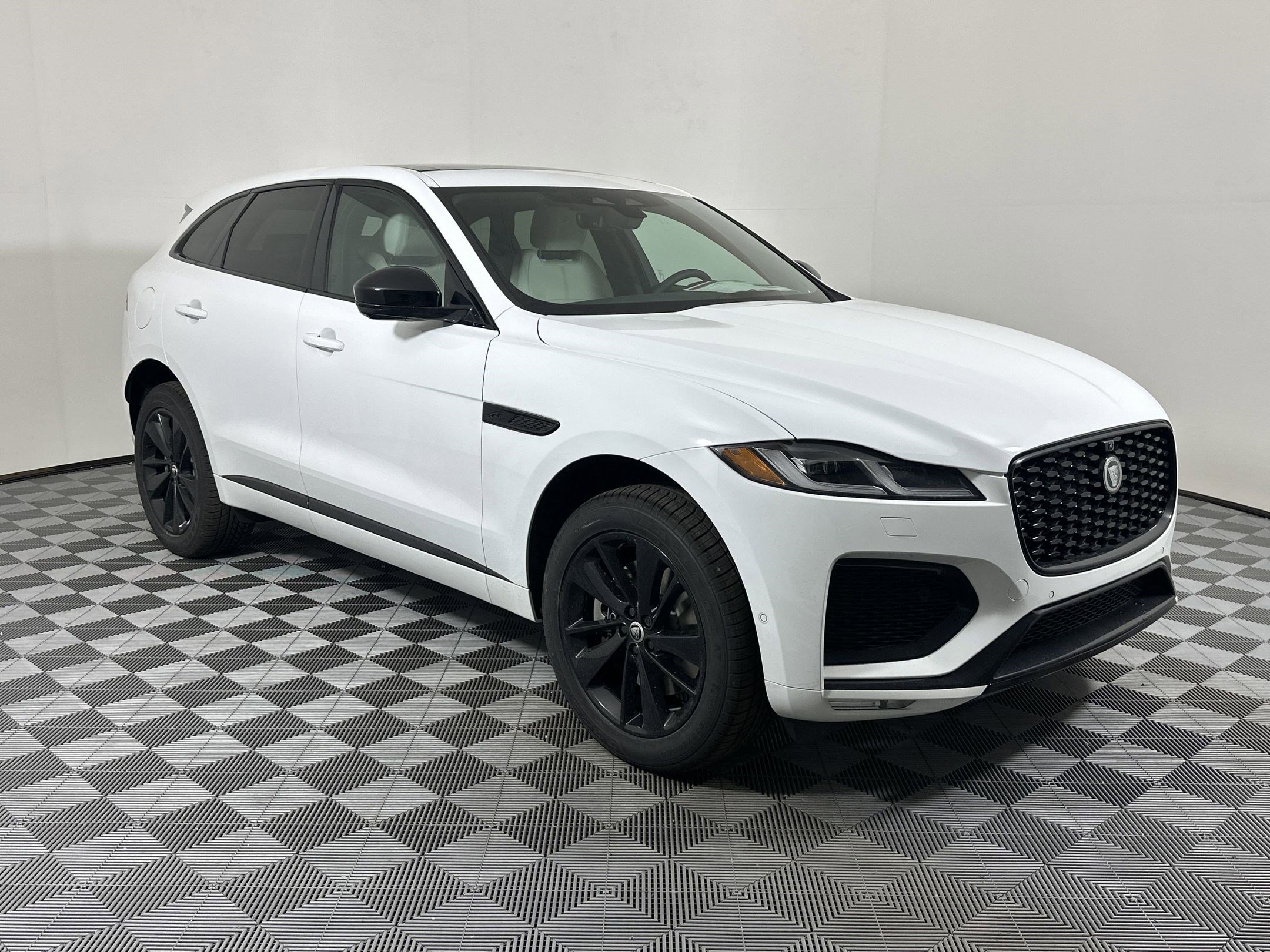 Used 2026 Jaguar F-PACE R-Dynamic S image 6