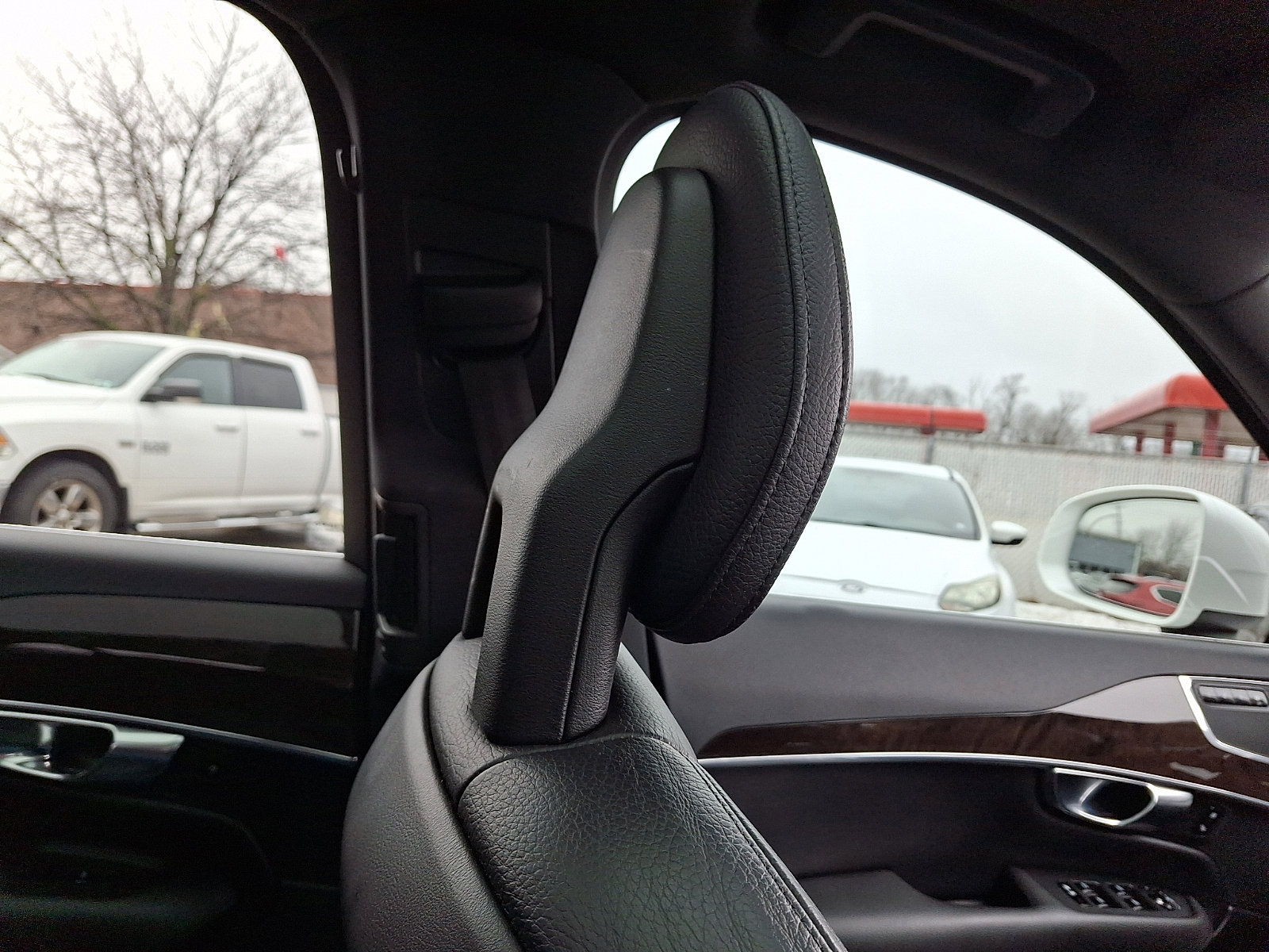 Used 2018 Volvo XC90 T6 Momentum w/ Convenience Package image 13