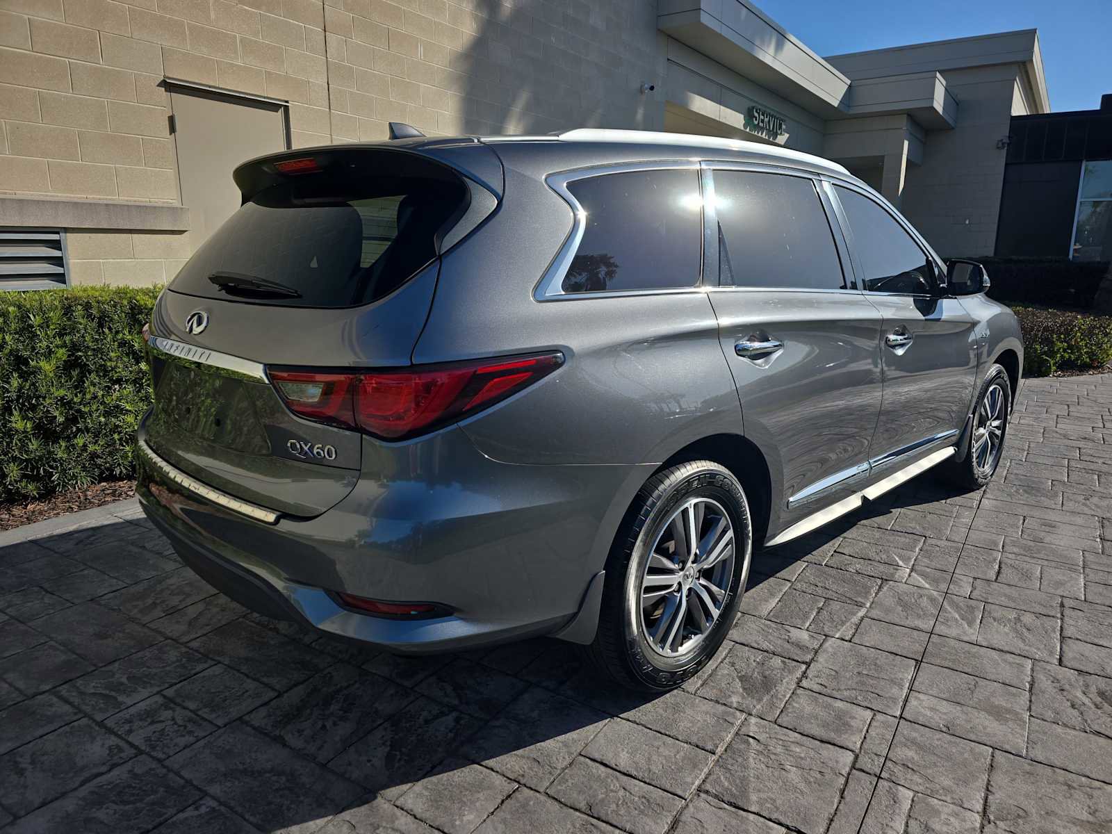 Used 2020 INFINITI QX60 Luxe FWD image 2