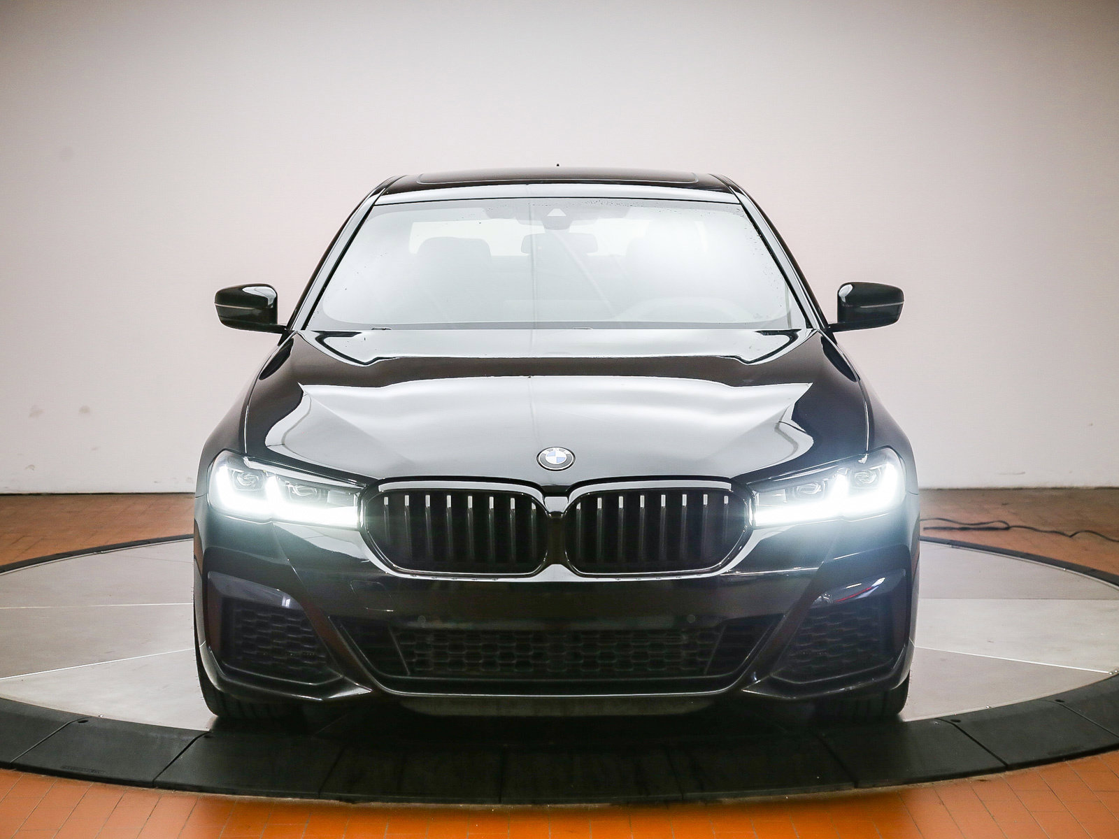 Used 2023 BMW 540i w/ M Sport Package RWD image 2