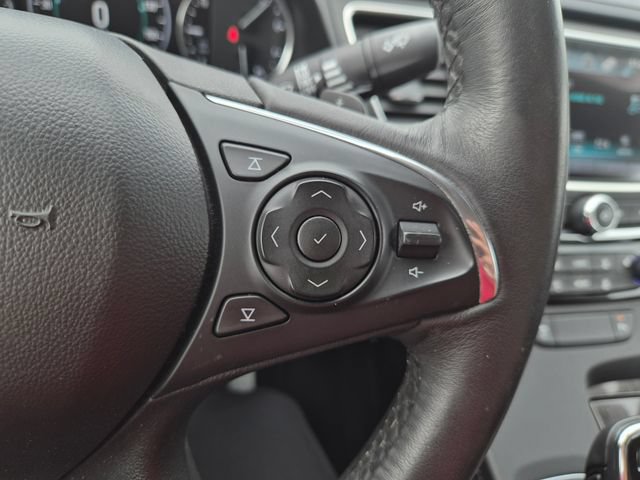 Used 2017 Buick LaCrosse Essence FWD image 21