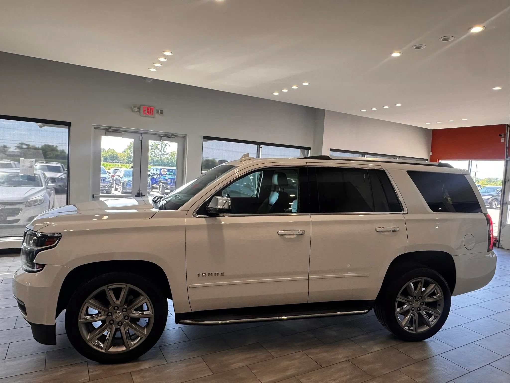 Used 2019 Chevrolet Tahoe Premier AWD/4WD image 12