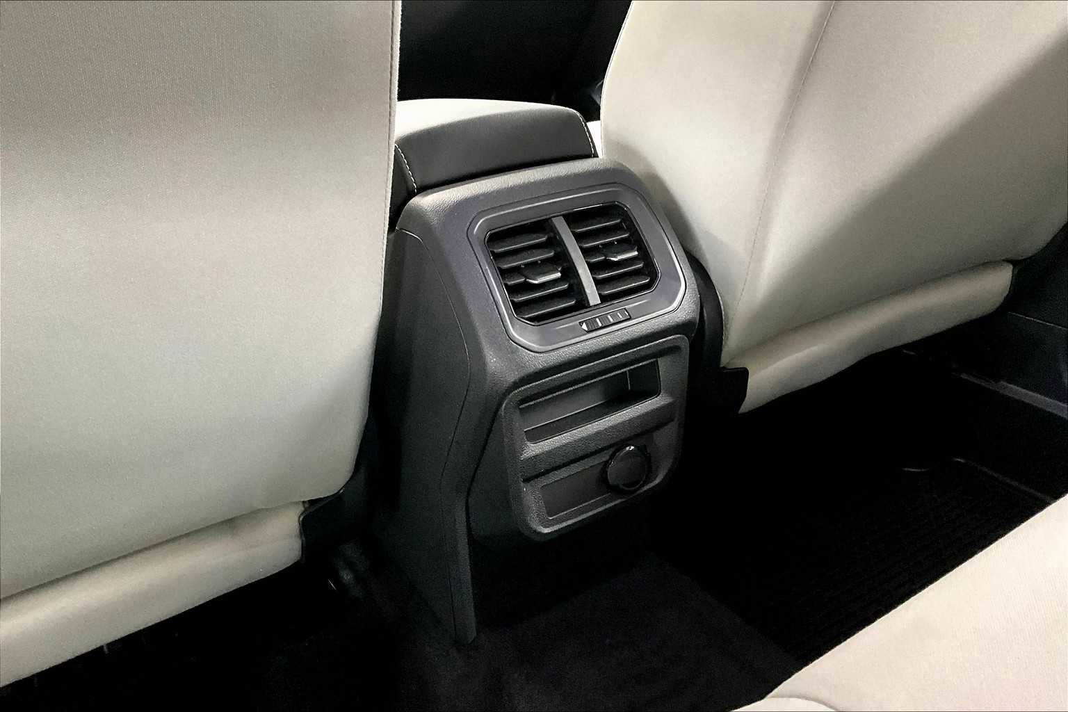 Used 2022 Volkswagen Tiguan S image 36