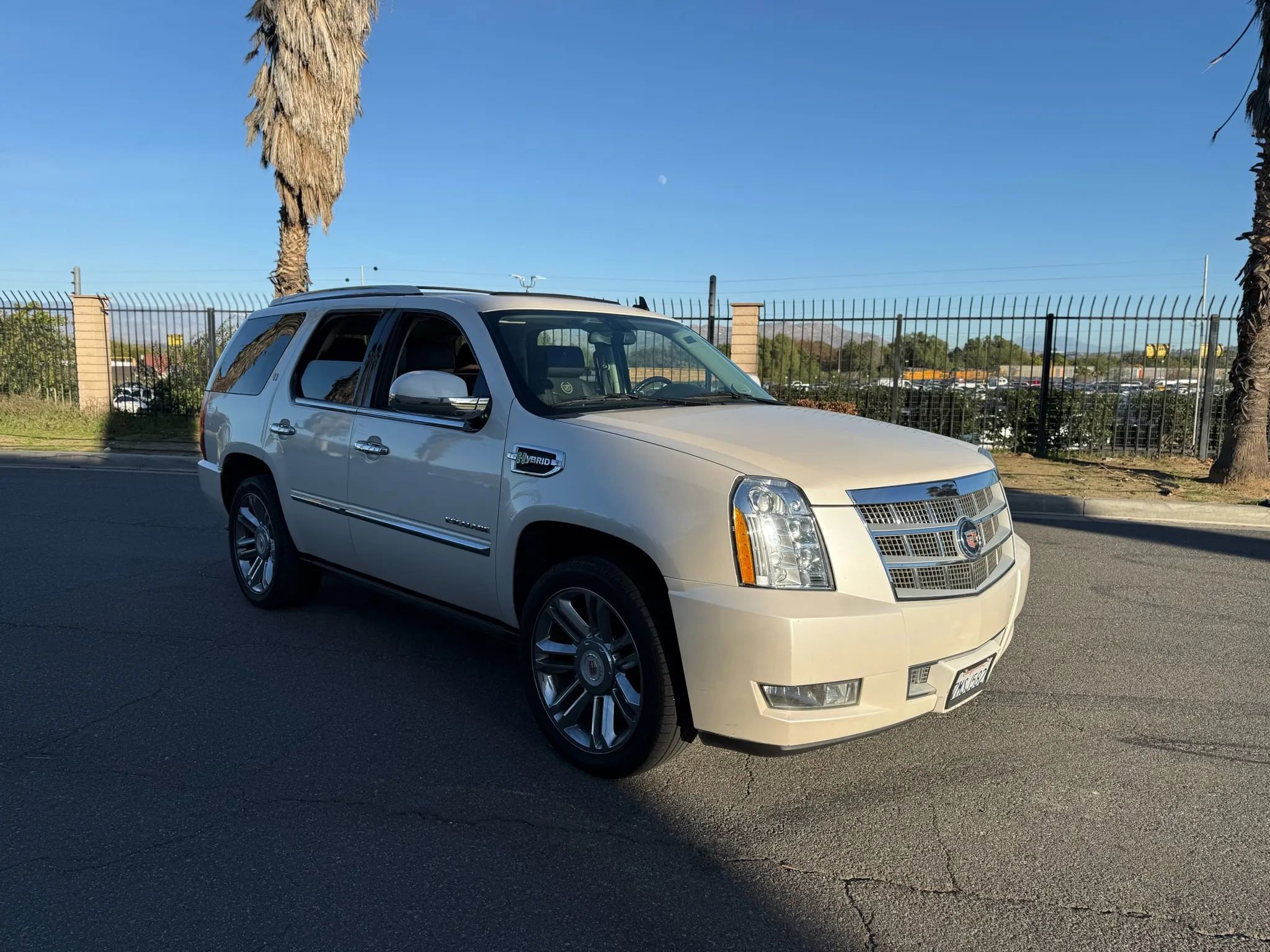 Used 2013 Cadillac Escalade Platinum image 8