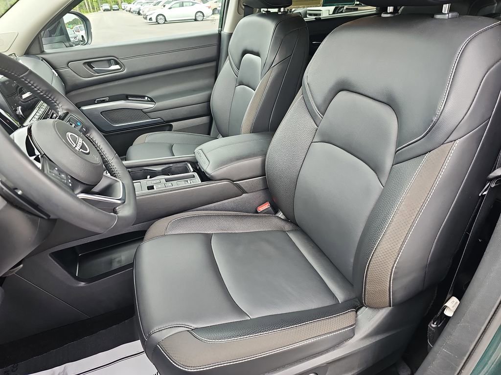 Used 2025 Nissan Pathfinder SL w/ SL Premium Package FWD image 21