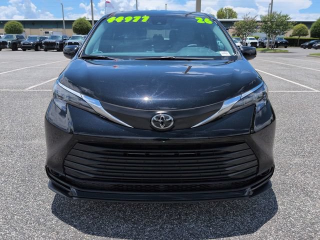Certified 2026 Toyota Sienna LE FWD image 9