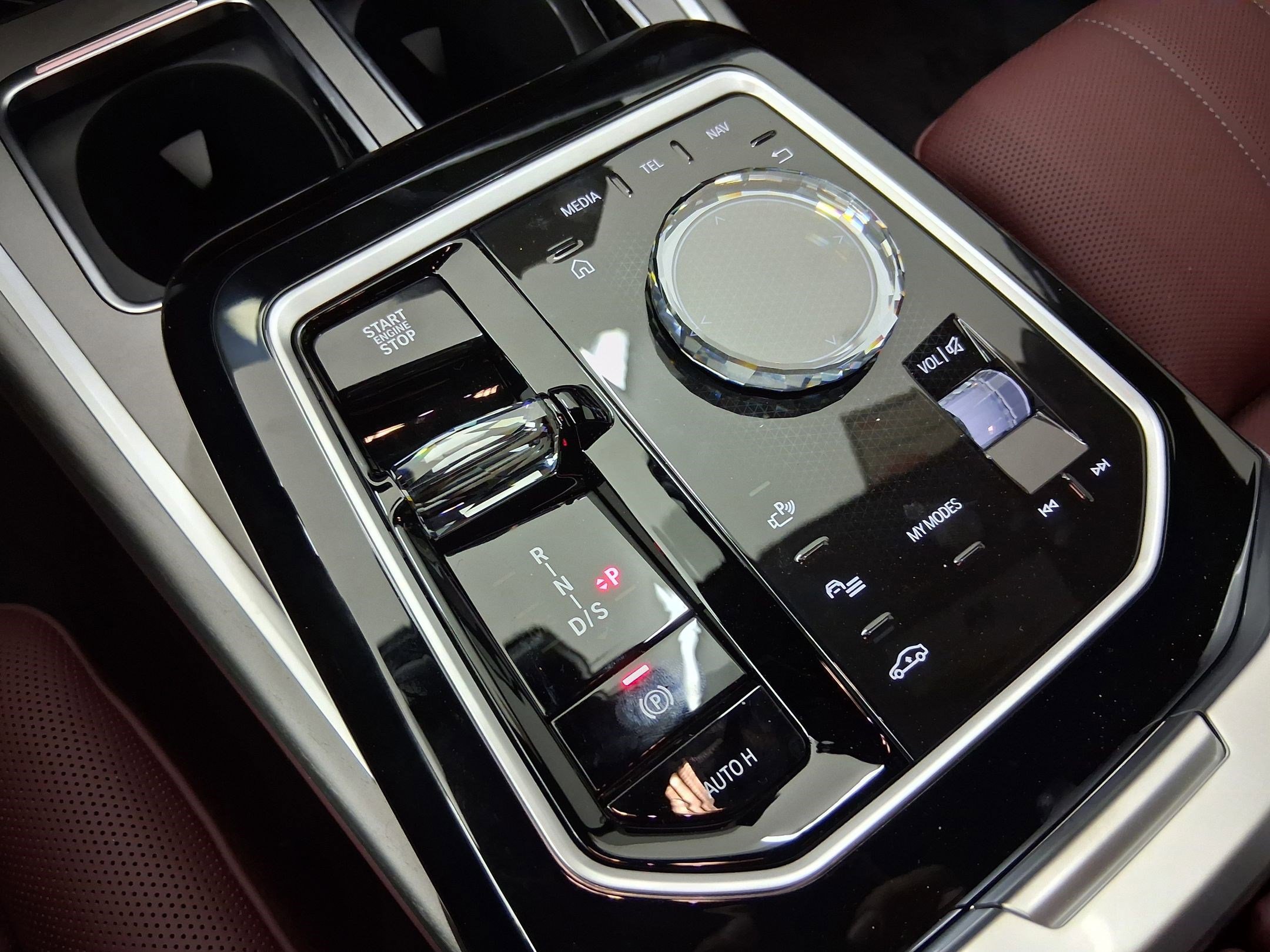New 2026 BMW 750e xDrive w/ Premium Package AWD/4WD image 26