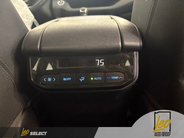 Used 2021 Toyota Highlander LE image 11