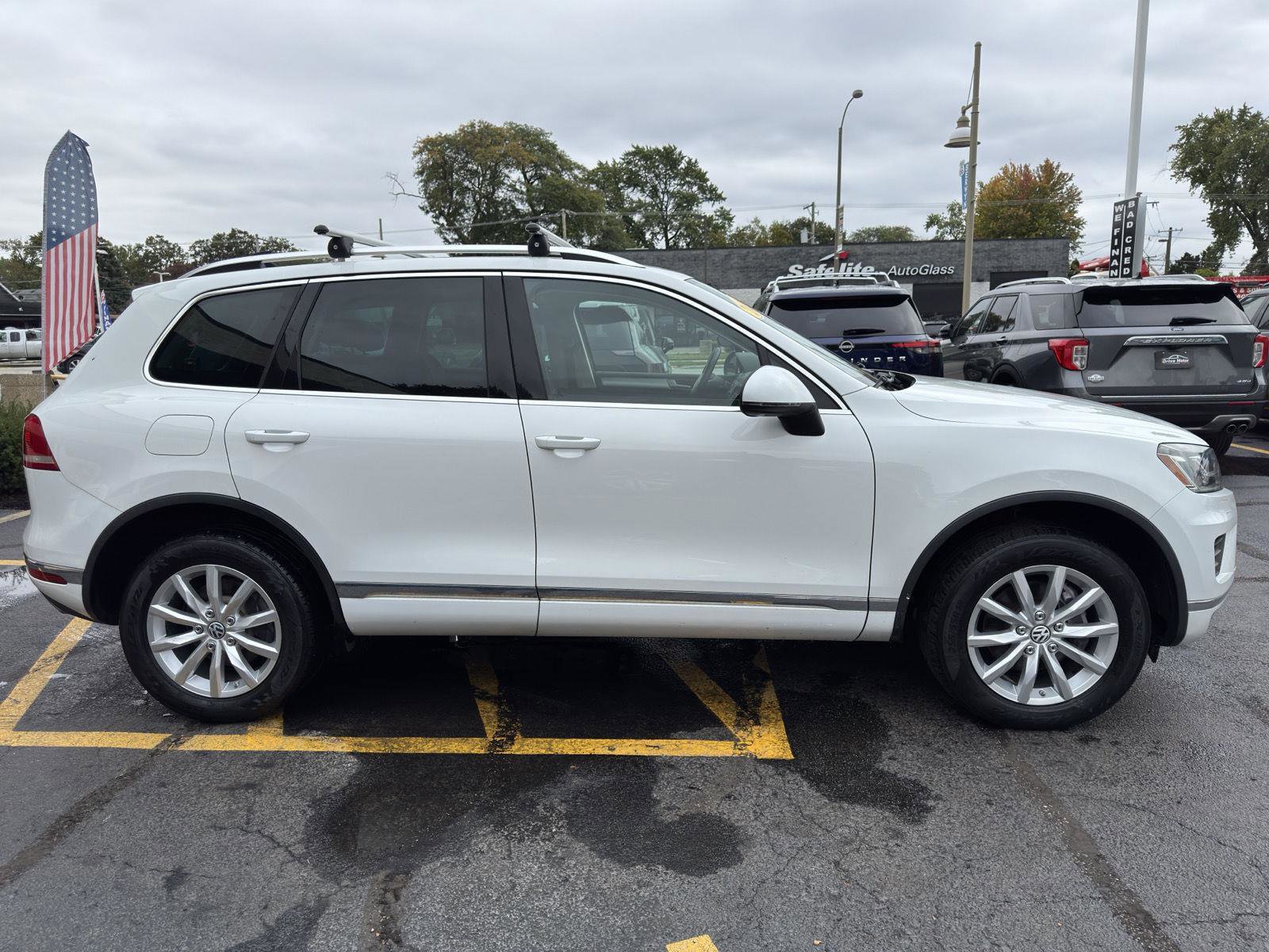 Used 2015 Volkswagen Touareg Sport image 8