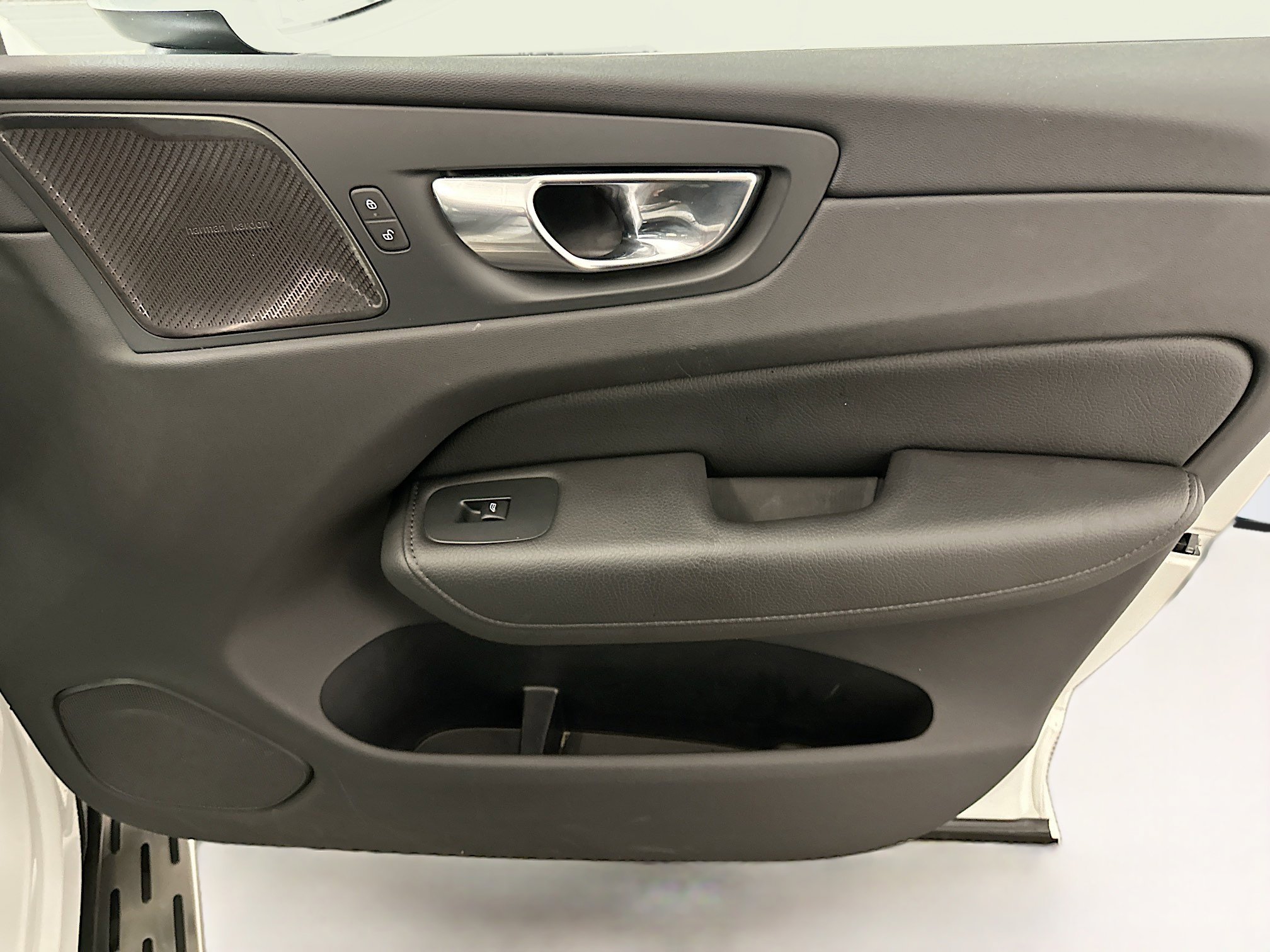 Used 2021 Volvo XC60 T6 Momentum w/ Protection Package Premier AWD/4WD image 35