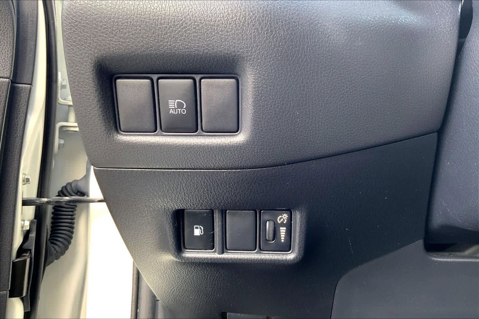 Used 2021 Toyota C-HR LE FWD image 33