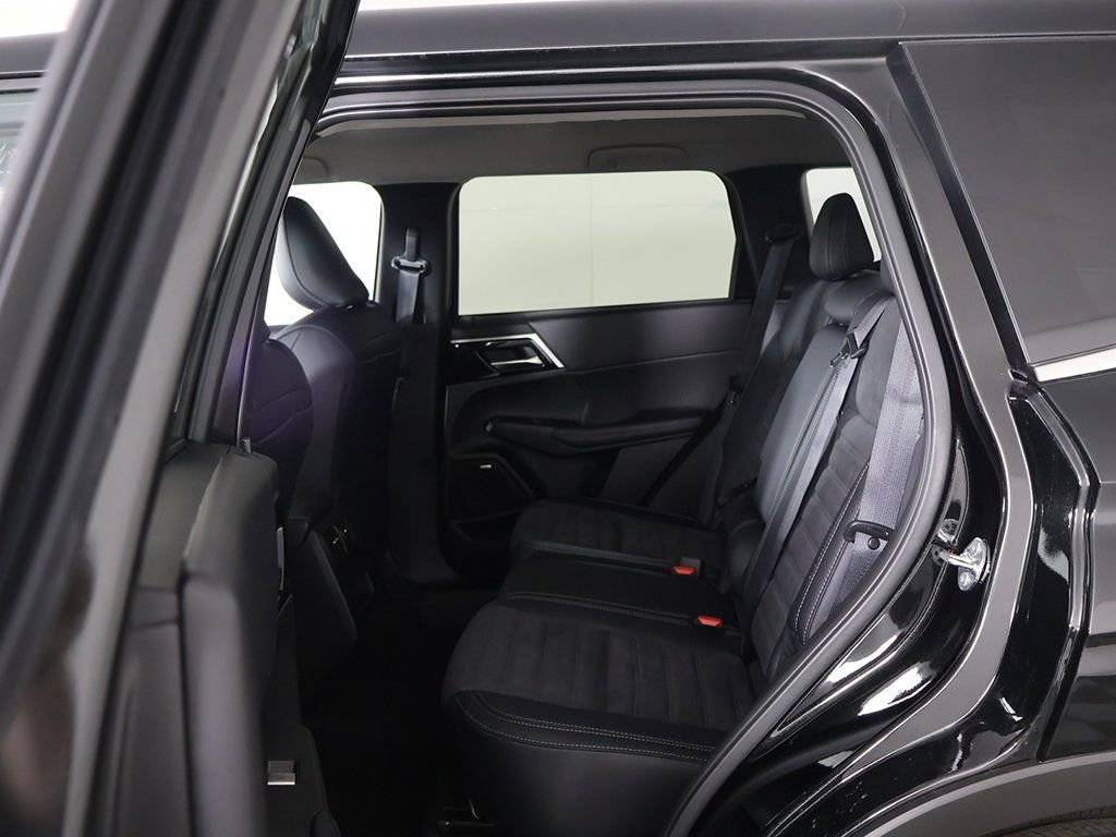 New 2026 Mitsubishi Outlander SE image 29