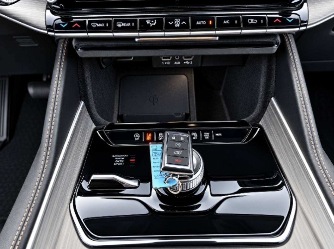 Used 2024 Jeep Wagoneer L Series II AWD/4WD image 25